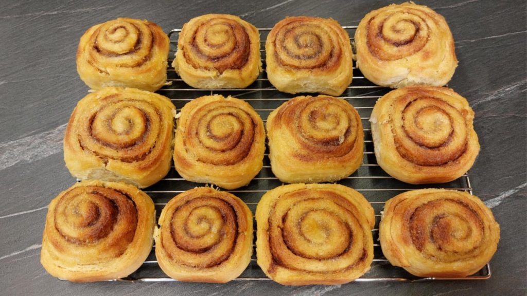 Ρολάκια μήλο κανέλας - Apple Cinnamon Rolls