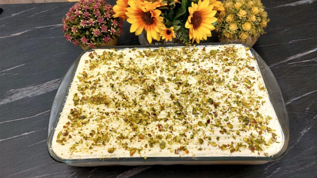 Εκμέκ Τσουρέκι με Βελούδινη Κρέμα σε ταψί