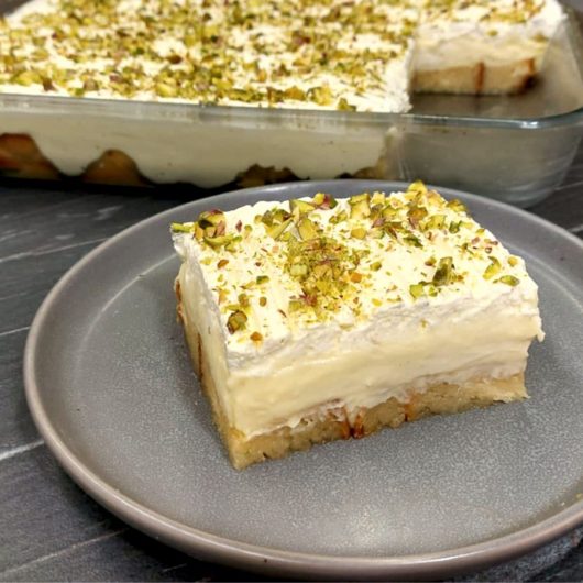 Εκμέκ Τσουρέκι με Βελούδινη Κρέμα