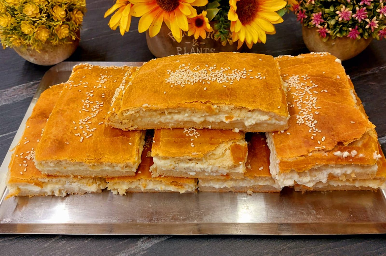 Τυρόπιτα με Ζουμερή Γέμιση και Ζύμη σαν Μπισκότο