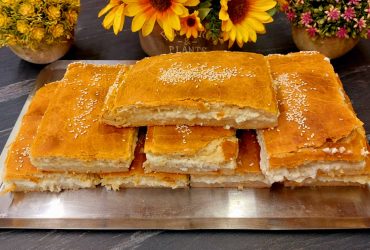 Τυρόπιτα με ζουμερή γέμιση και ζύμη σαν μπισκότο