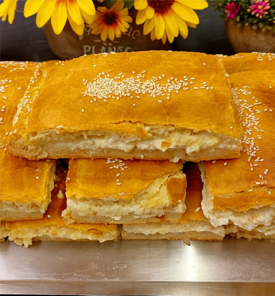 Τυρόπιτα με ζουμερή γέμιση και ζύμη σαν μπισκότο