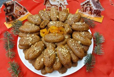 Μελομακάρονα σε πιατέλα