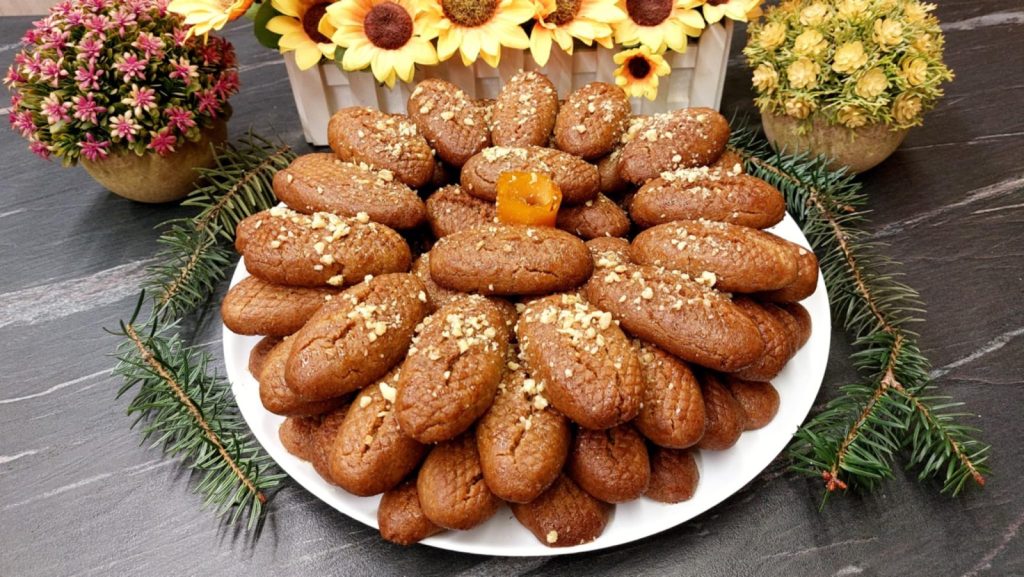 Μελομακάρονα σε πιατέλα