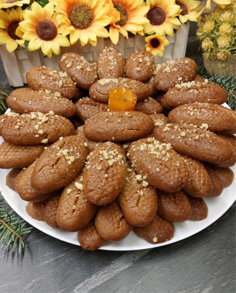 Μελομακάρονα σε πιατέλα