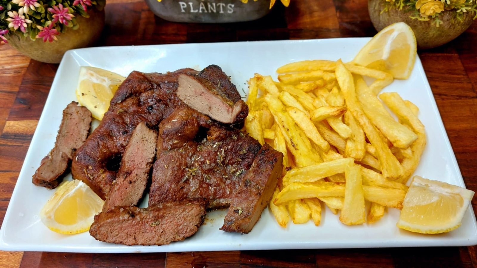 ฮฃฯ
ฮบฯฯฮน ฮผฮต ฯฮฑฯฮฌฯฮตฯ ฯฮต ฯฮนฮฌฯฮฟ - Pan fried beef liver greek style