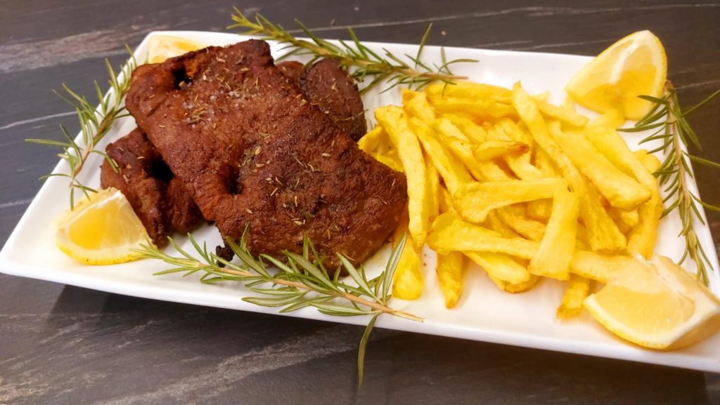 Συκώτι με πατάτες σε πιάτο - Pan fried beef liver greek style