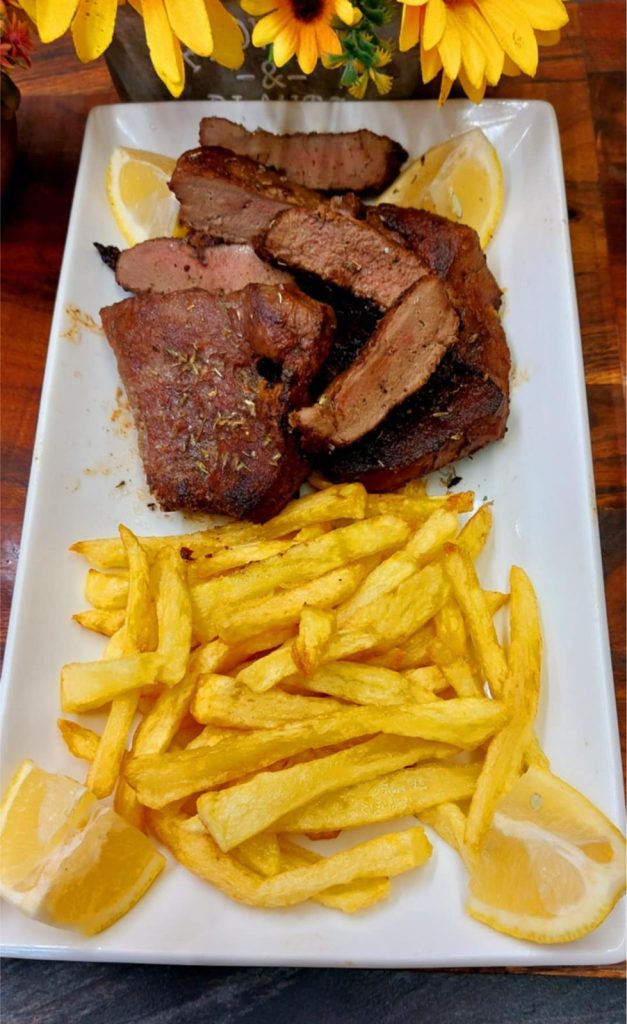 Συκώτι με πατάτες σε πιάτο - Pan fried beef liver greek style