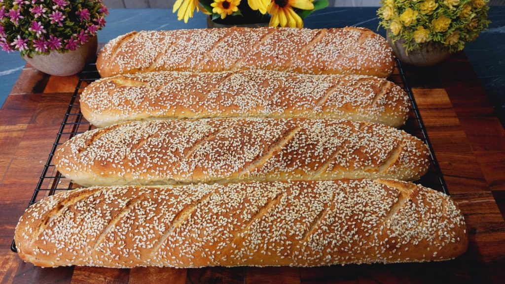 ฮจฯฮผฮฏ ฮฯฮฑฮณฮบฮญฯฮฑ ฮงฯฯฮนฮฌฯฮนฮบฮท - rustic Greek Baguette