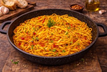 Σκορδομακάρονα στο τηγάνι