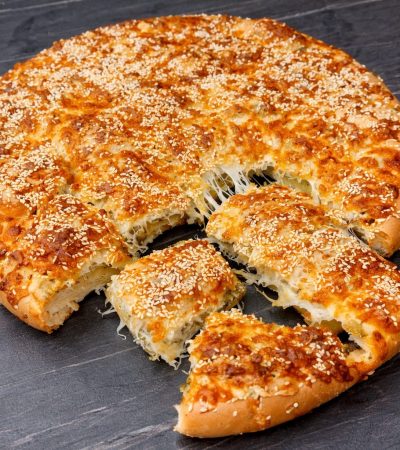 Σκορδόψωμο με δύο στρώσεις τυρί - Cheesy Garlic Bread