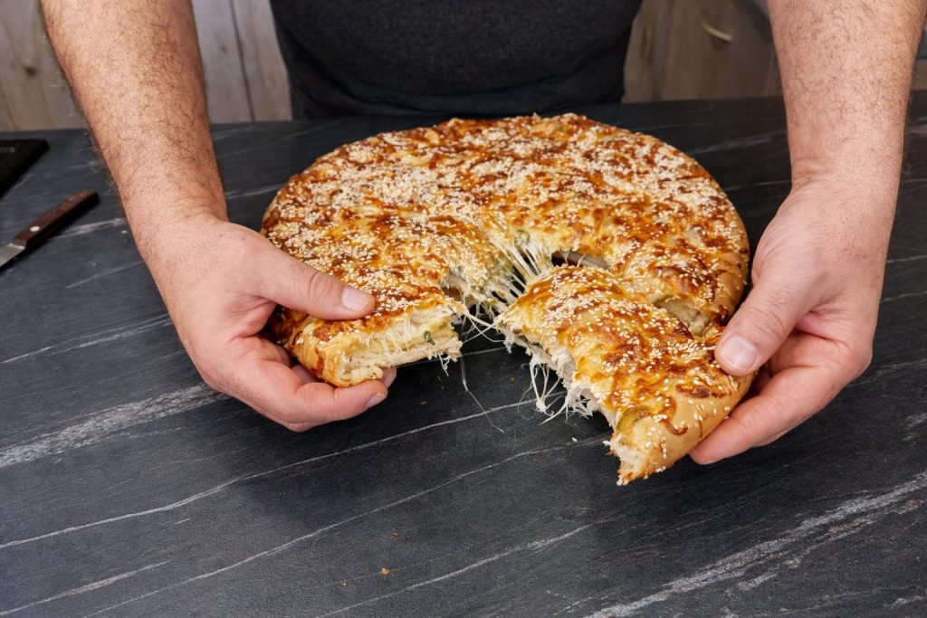 ฮฃฮบฮฟฯฮดฯฯฯฮผฮฟ ฮผฮต ฮดฯฮฟ ฯฯฯฯฯฮตฮนฯ ฯฯ
ฯฮฏ - Cheesy Garlic Bread