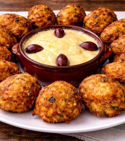 Κροκέτες Μπακαλιάρου (Ξαστός) με Σκορδαλιά - Greek Cod croquettes