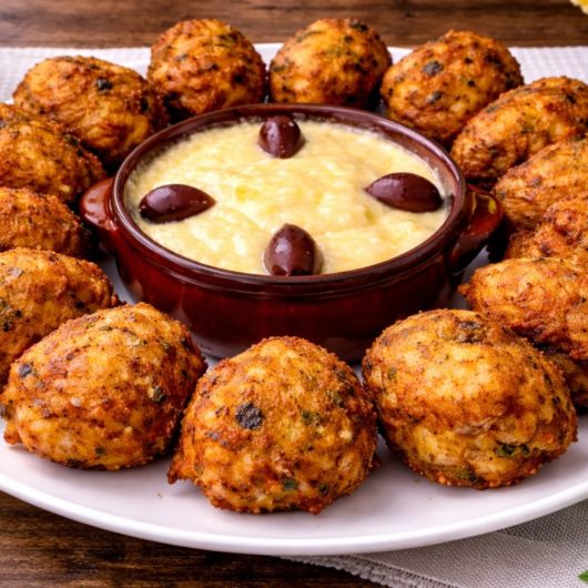 ฮฯฮฟฮบฮญฯฮตฯ ฮฯฮฑฮบฮฑฮปฮนฮฌฯฮฟฯ
(ฮฮฑฯฯฯฯ) ฮผฮต ฮฃฮบฮฟฯฮดฮฑฮปฮนฮฌ - Greek Cod croquettes