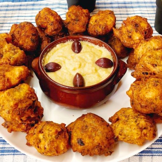 Κροκέτες Μπακαλιάρου (Ξαστός) με Σκορδαλιά - Greek Cod croquettes