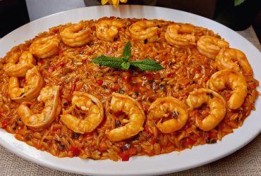 Κριθαράκι με Γαρίδες Νηστίσιμο σε πιατέλα - Greek shrimp Orzo