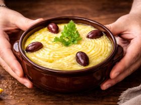 ฮฃฮบฮฟฯฮดฮฑฮปฮนฮฌ ฮผฮต ฮ ฮฑฯฮฌฯฮฑ ฯฮต ฮผฯฮฟฮป - Potato Skordalia Garlic dip