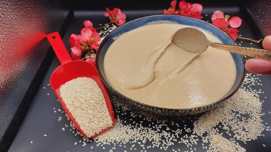 Σπιτικό Ταχίνι με μόνο 2 υλικά σε μπολ