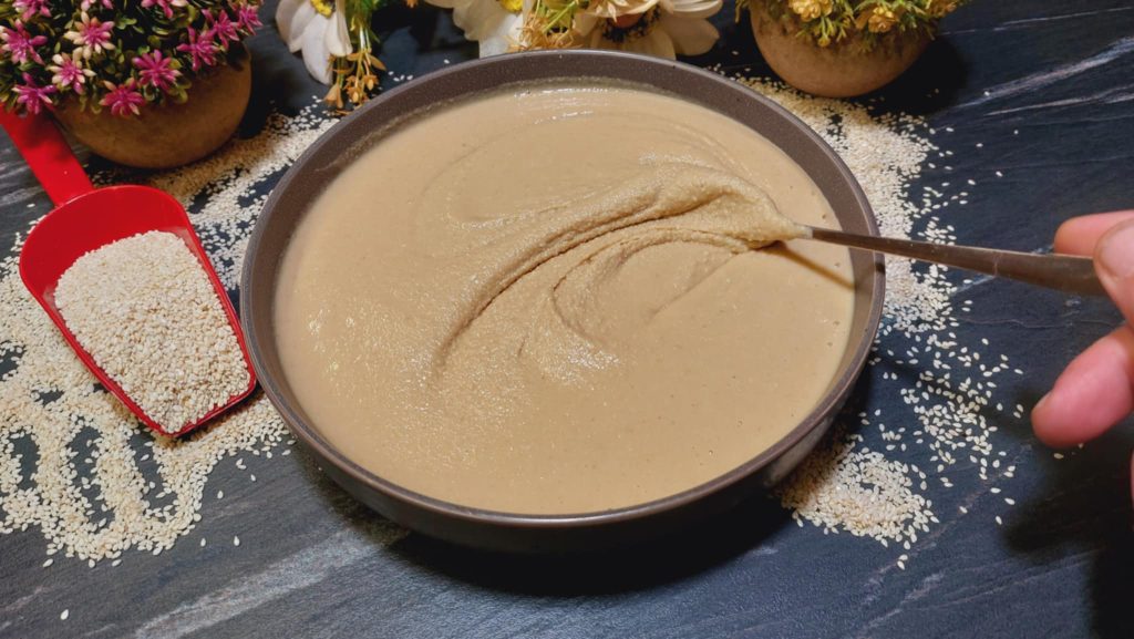 Σπιτικό Ταχίνι με μόνο 2 υλικά σε μπολ