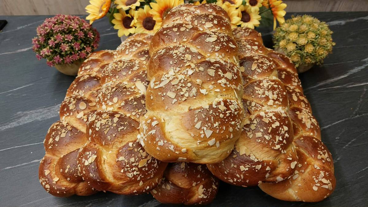 Τσουρέκια με Ζαχαρούχο Ζώλης