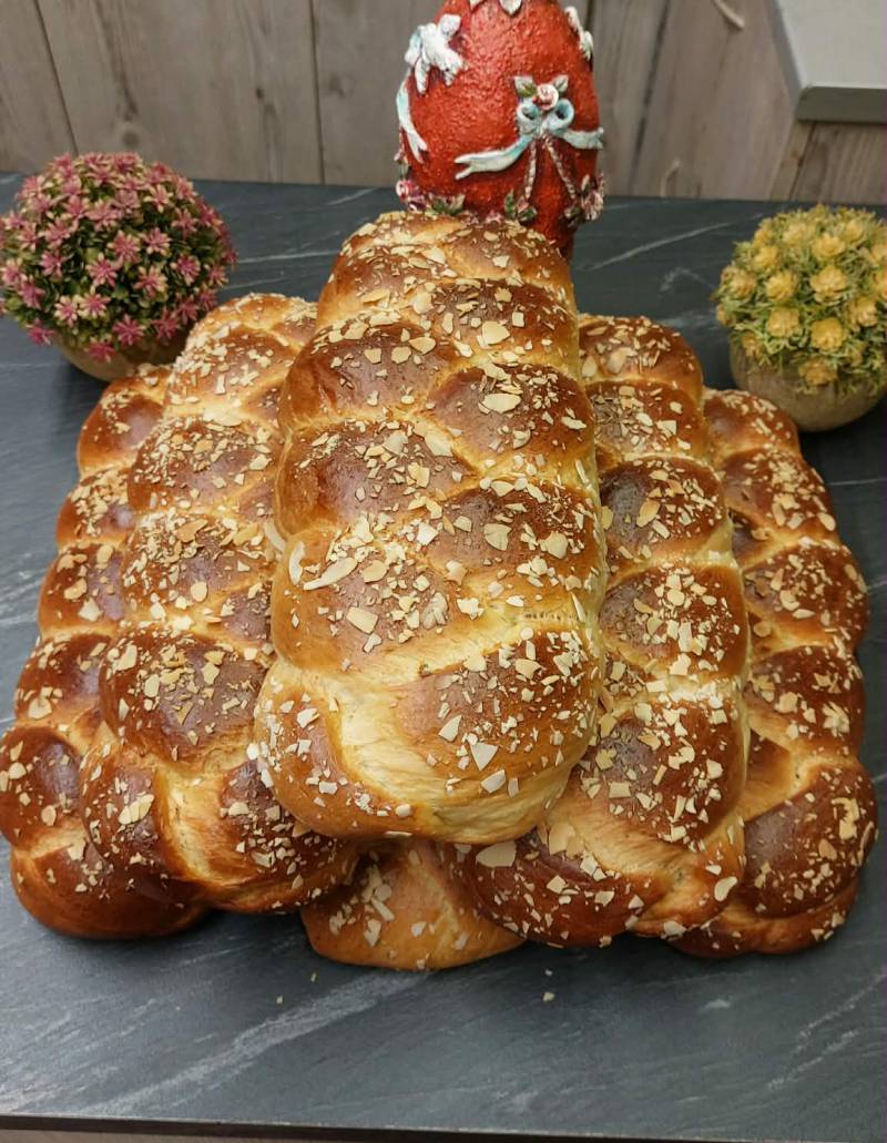 Τσουρέκια με Ζαχαρούχο Ζώλης