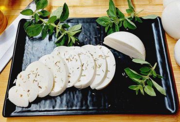 Σπιτικό Τυρί Μοτσαρέλλα - Homemade Mozzarella Cheese