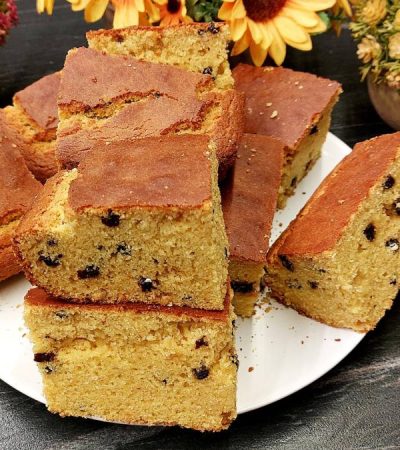 Γλυκιά Μπομπότα Κέικ με Σταφίδες - Greek Cornmeal Cake Bobota