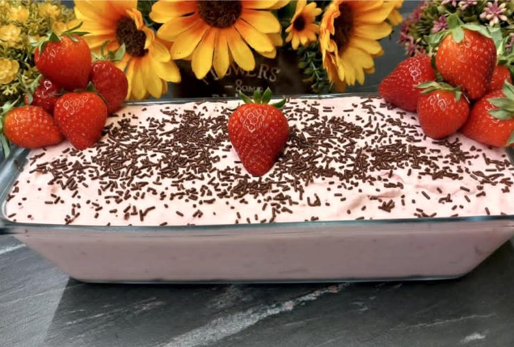 Σπιτικό Παγωτό Φράουλα - Homemade Strawberry Ice Cream