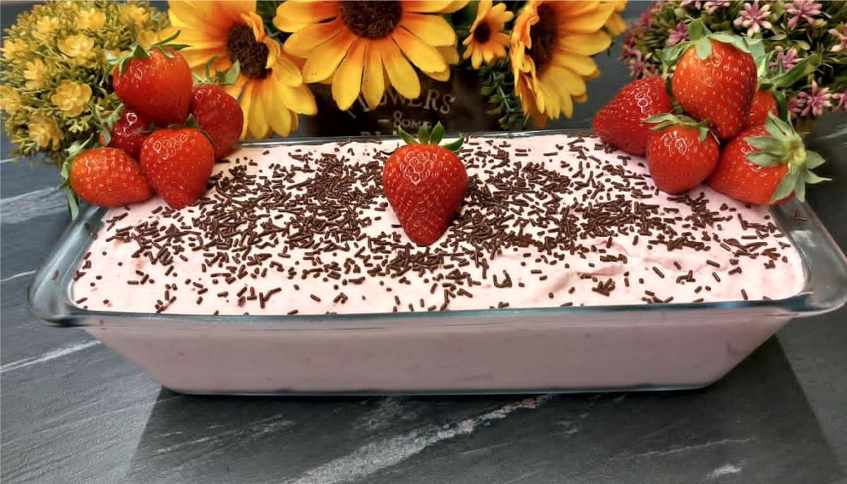 Σπιτικό Παγωτό Φράουλα - Homemade Strawberry Ice Cream