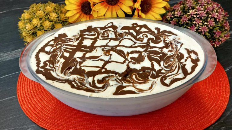 Παγωτό Στρατσιατέλα σε μπολ - Stracciatella Ice Cream in a bowl