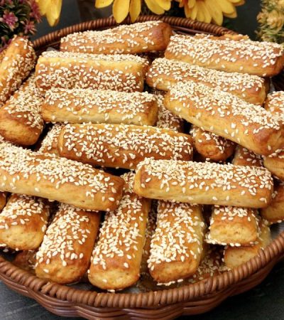 Αλμυρά Μπισκότα Κριτσίνια σε μπολ - Savory Cheese Crackers in a bowl