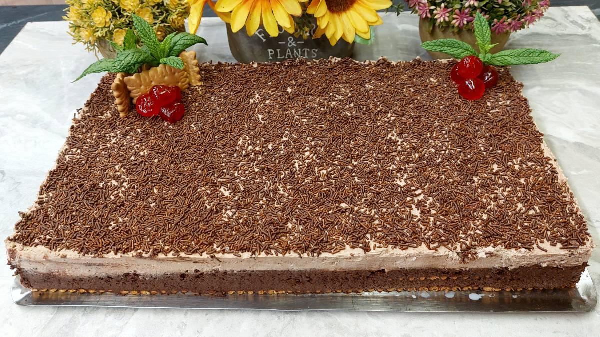 Μπισκοτογλυκό Ψυγείου με Σοκολάτα - Chocolate Icebox Cake