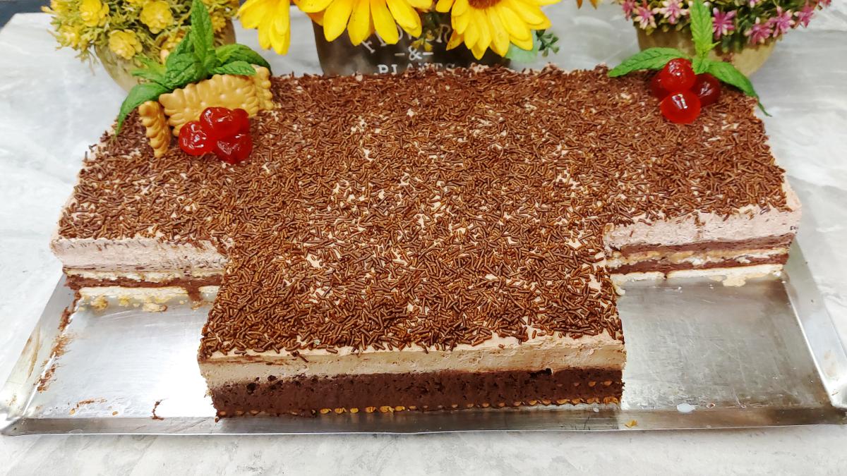 Μπισκοτογλυκό Ψυγείου με Σοκολάτα - Chocolate Icebox Cake