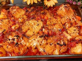 Κουνουπίδι Κοκκινιστό Καπαμά - Greek Braised Cauliflower with Potatoes and Carrots in Rich Tomato Sauce