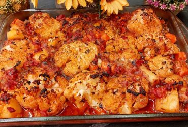 Κουνουπίδι Κοκκινιστό Καπαμά - Greek Braised Cauliflower with Potatoes and Carrots in Rich Tomato Sauce