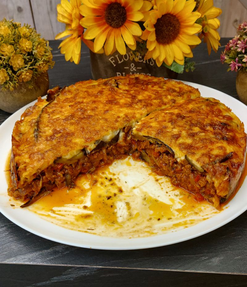 Μελιτζάνες φούρνου με κιμά και τυριά - Baked Eggplant with ground beef