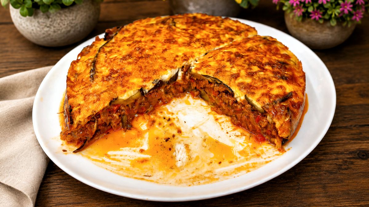 Μελιτζάνες φούρνου με κιμά και τυριά - Baked Eggplant with ground beef