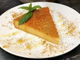 Μελόπιτα Σίφνου σε πιάτο - Greek Honey Pie in a plate