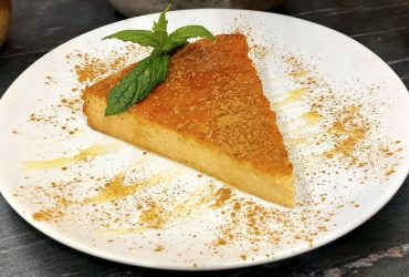 Μελόπιτα Σίφνου σε πιάτο - Greek Honey Pie in a plate