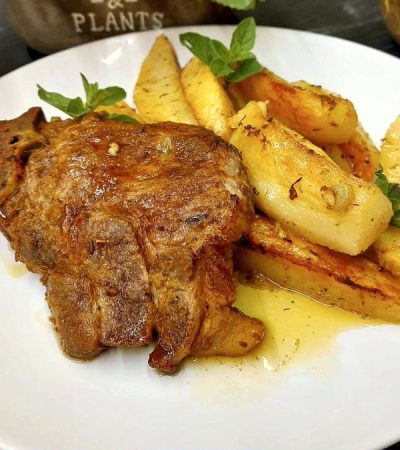 Χοιρινές Μπριζόλες με πατάτες - Greek Pork Chops with Lemon Potatoes