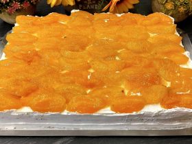 Γλυκό ψυγείου με βερίκοκα και μπισκότα - Apricot Icebox Cake