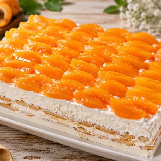 Γλυκό ψυγείου με βερίκοκα και μπισκότα - Apricot Icebox Cake