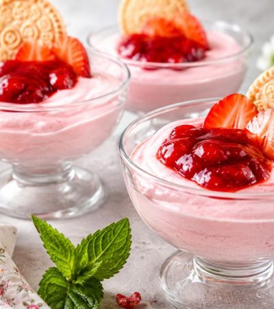 Μους Φράουλα με Γιαούρτι - Strawberry Mousse with Greek Yogurt