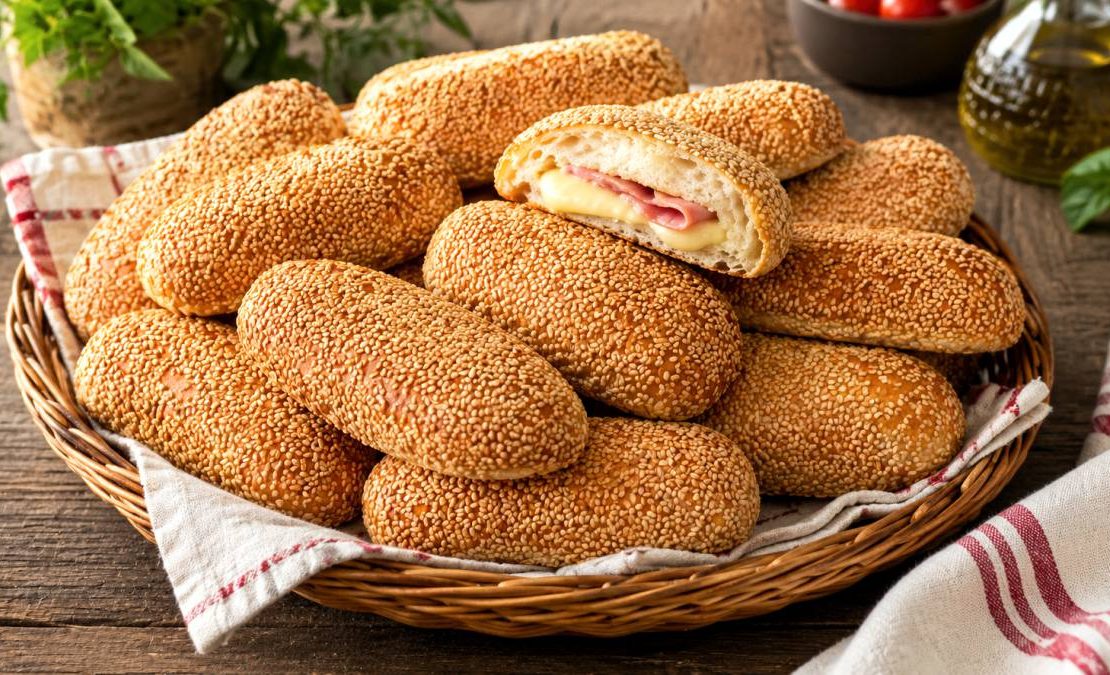 Χειροποίητα ψωμάκια σάντουιτς γεμιστά - Stuffed Bread Rolls
