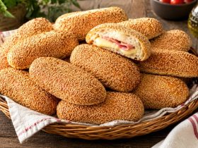 Χειροποίητα ψωμάκια σάντουιτς γεμιστά - Stuffed Bread Rolls