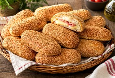 Χειροποίητα ψωμάκια σάντουιτς γεμιστά - Stuffed Bread Rolls