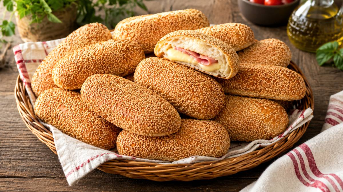 Χειροποίητα ψωμάκια σάντουιτς γεμιστά - Stuffed Bread Rolls