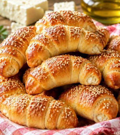 Τυροπιτάκια με ζύμη γιαουρτιού σαν κρουασάν - Greek Cheese Croissants with Yogurt Dough