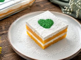 Γλυκό Ψυγείου Ροδάκινο σε πιάτο - Peach Icebox Cake in a plate