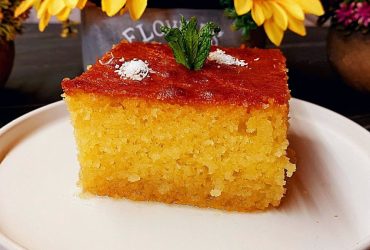 Ραβανί σε πιάτο - Greek Ravani dessert in a plate